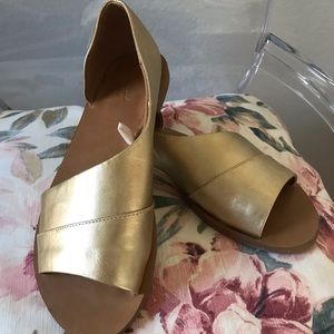 Universal Thread Sandals